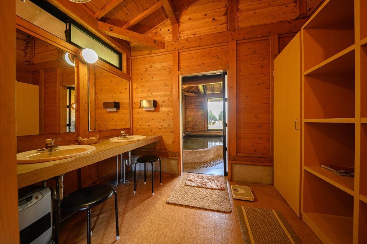 Bed and Breakfast Yufuin Flora House Екстер'єр фото