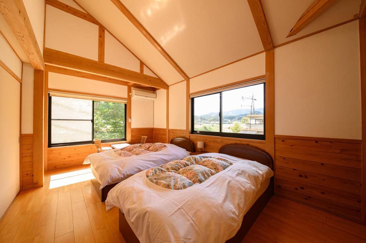 Bed and Breakfast Yufuin Flora House Екстер'єр фото