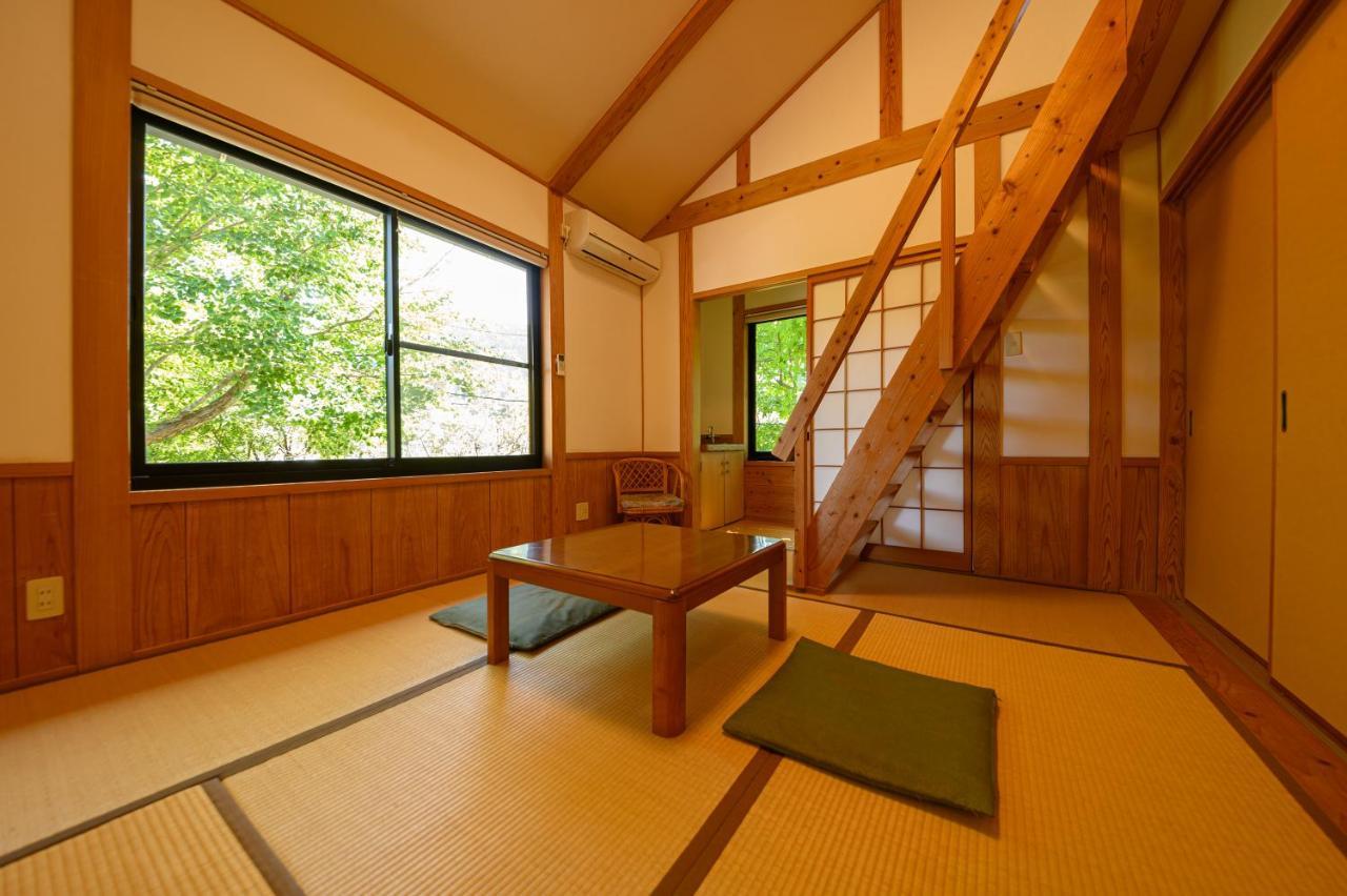 Bed and Breakfast Yufuin Flora House Екстер'єр фото
