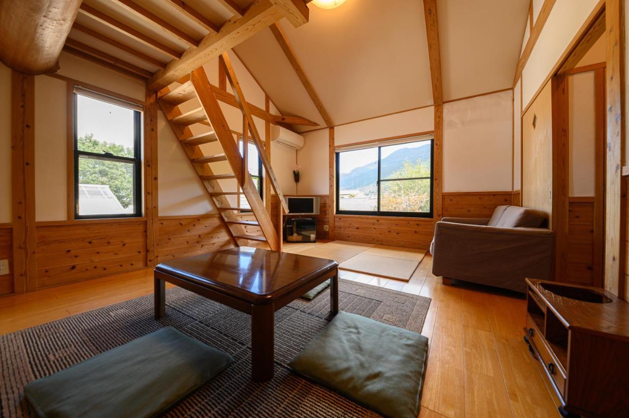 Bed and Breakfast Yufuin Flora House Екстер'єр фото