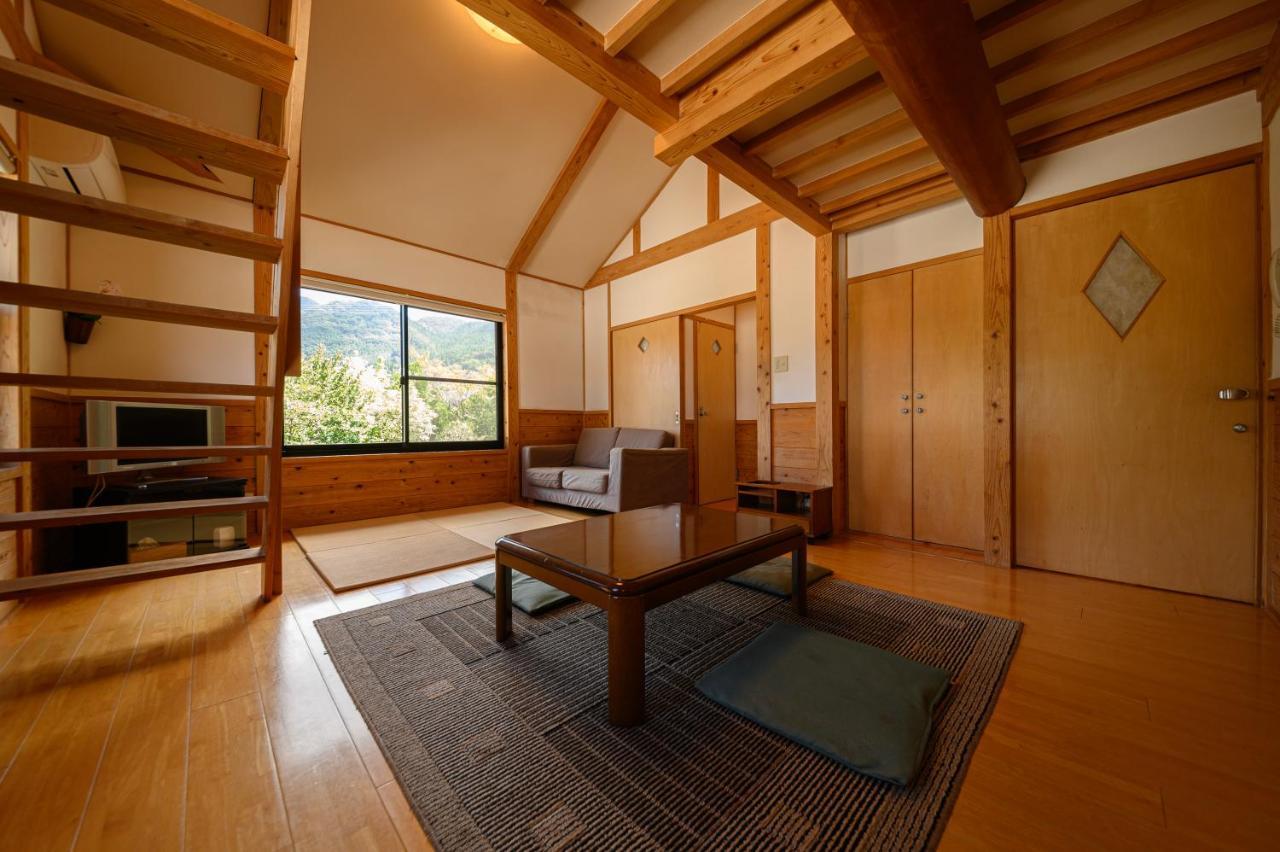 Bed and Breakfast Yufuin Flora House Екстер'єр фото