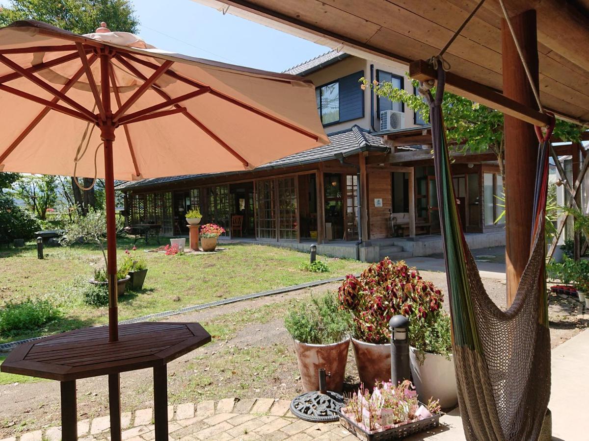 Bed and Breakfast Yufuin Flora House Екстер'єр фото