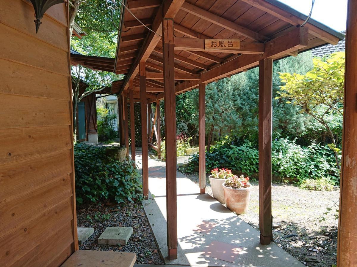 Bed and Breakfast Yufuin Flora House Екстер'єр фото
