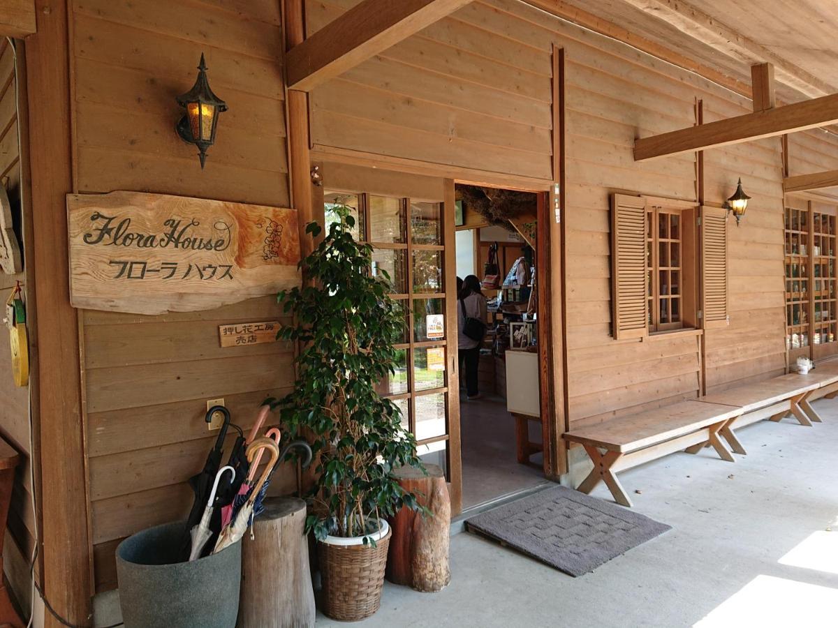 Bed and Breakfast Yufuin Flora House Екстер'єр фото